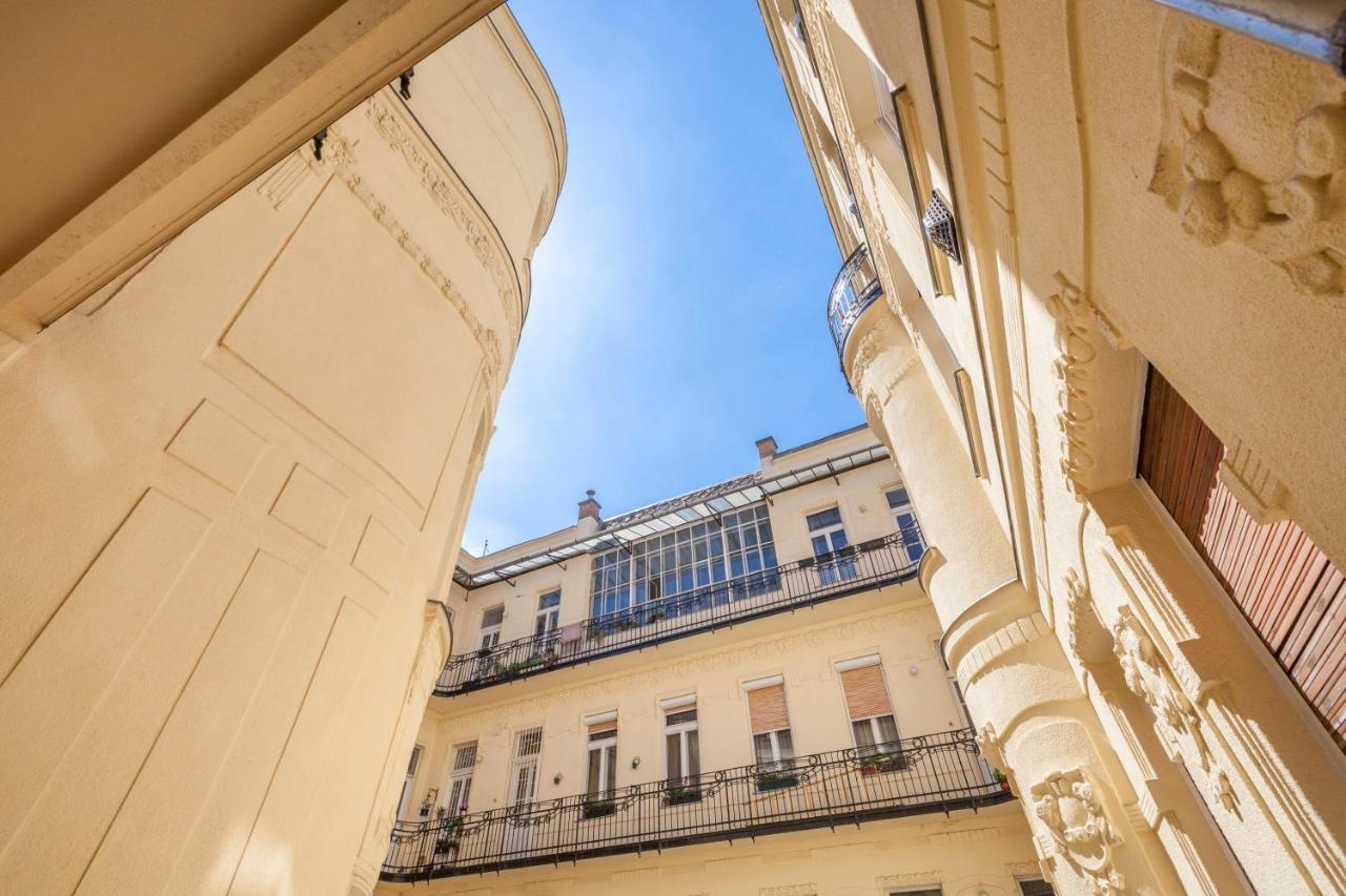 Modernized Unique Huge Central Apartment On 135Sqm Budapest Exterior photo